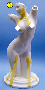 胴体に顔を取り付けます